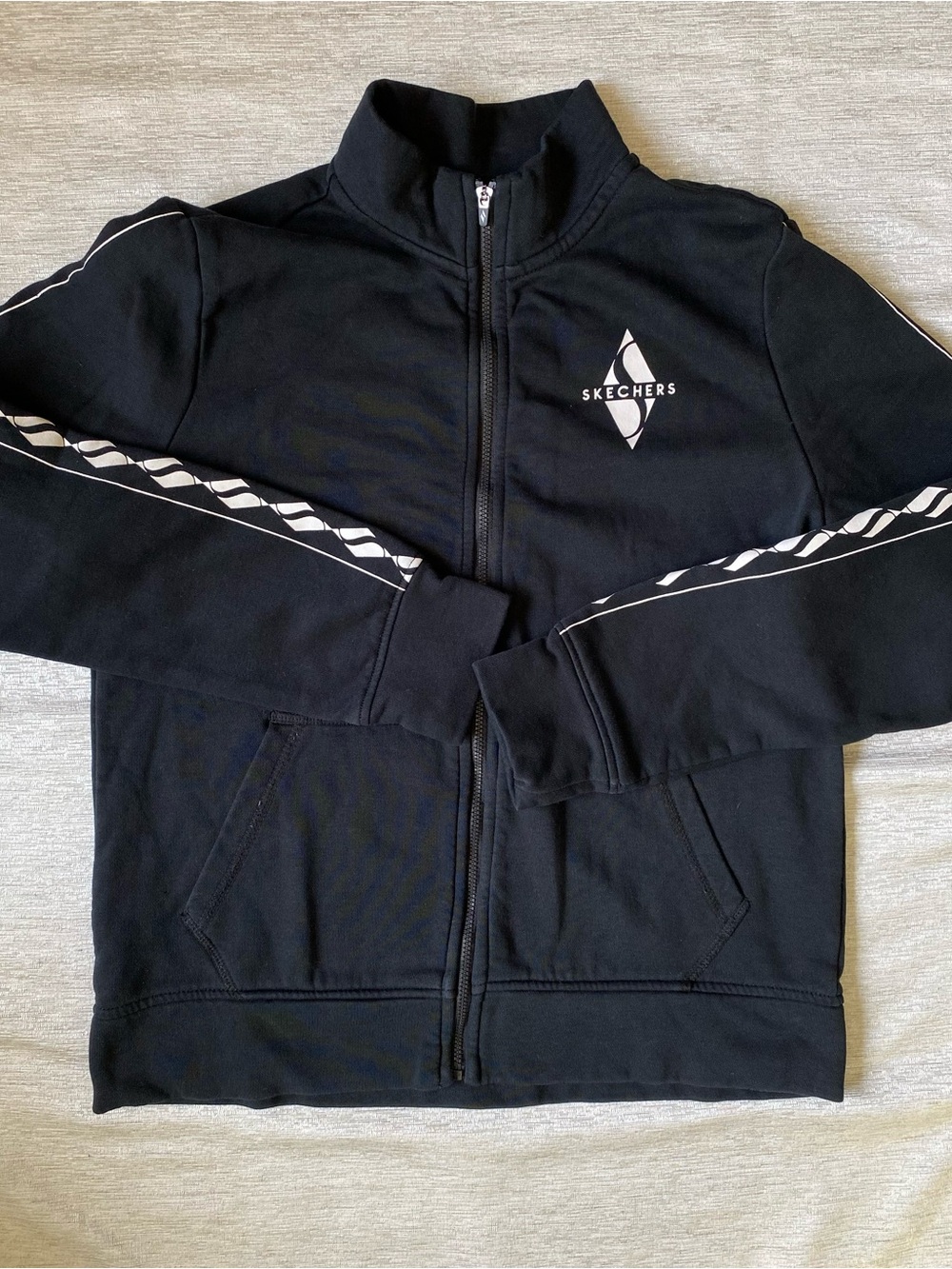 Skechers women’s Black Geometric Track Jacket Zip Long Sleeve Activewear XS
